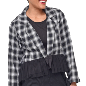 sdc446julianainblakewithcv101alexusinblackfront2.png